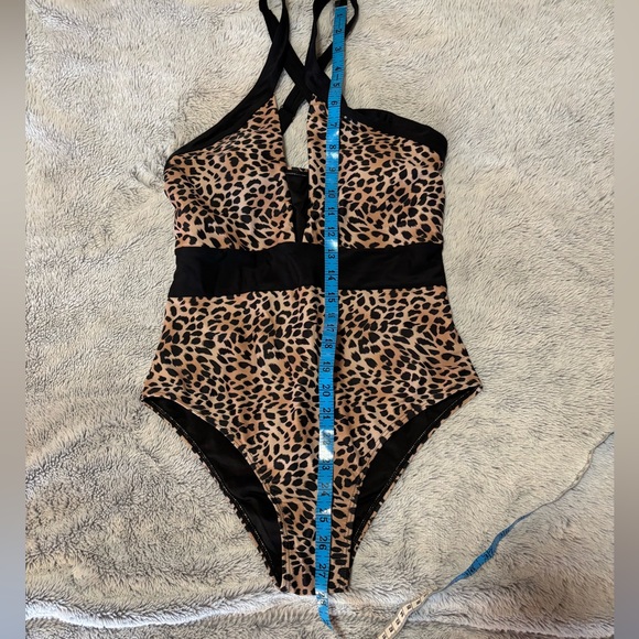 Pink Lily Leopard Print One-Piece Swimsuit, size Medium - Picture 7 of 8